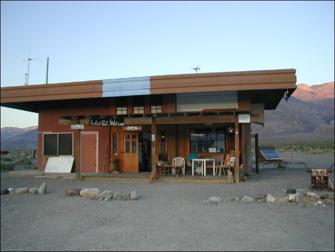 2005-03_panamint_10_ballarat.jpg