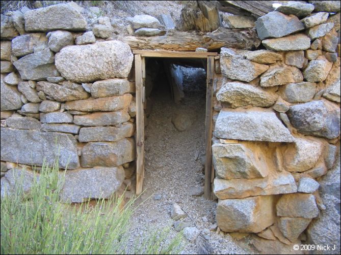 2009-04-inyo-lone-miner-nj-130.jpg